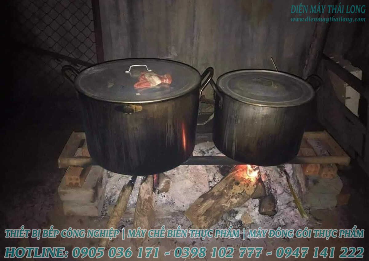 Nấu bánh chưng bánh tét bằng than củi