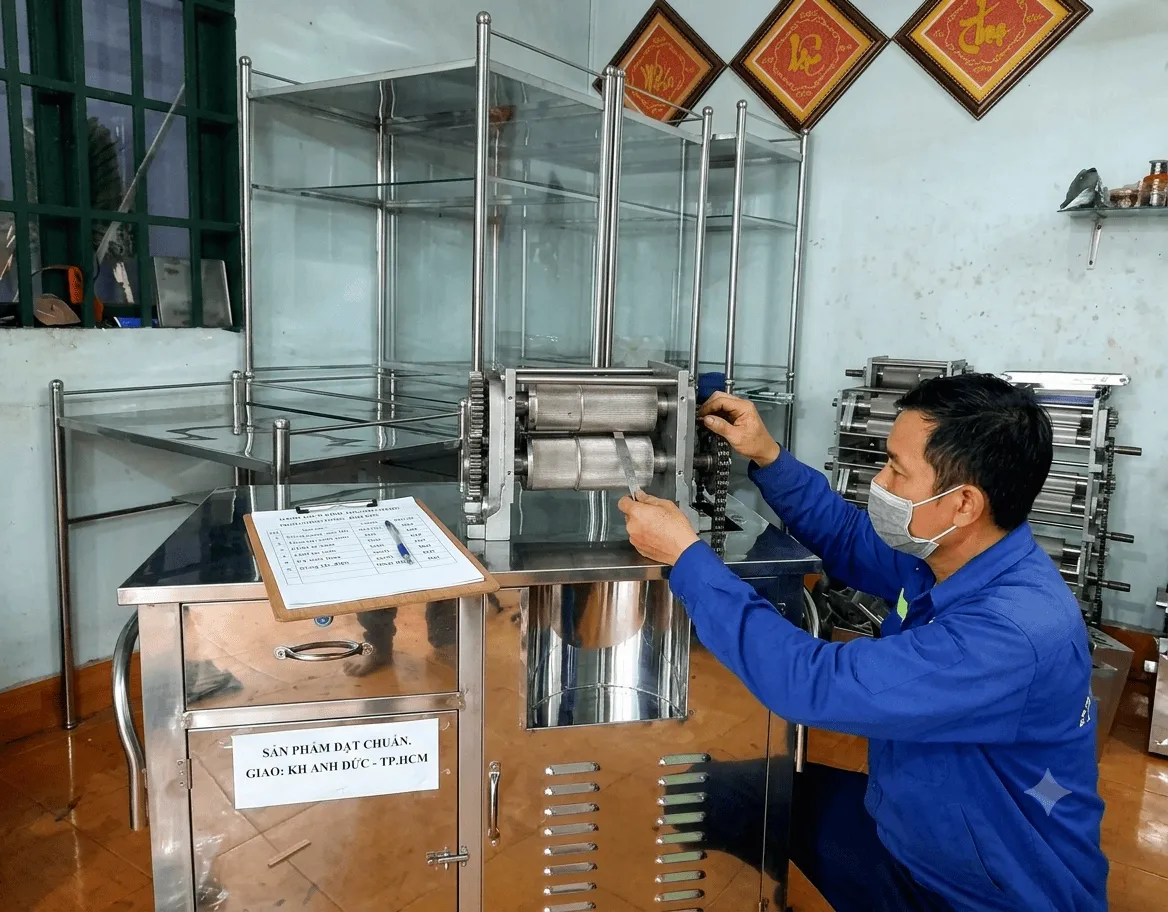 Kiểm tra xe nước mía để bàn giao khách hàng