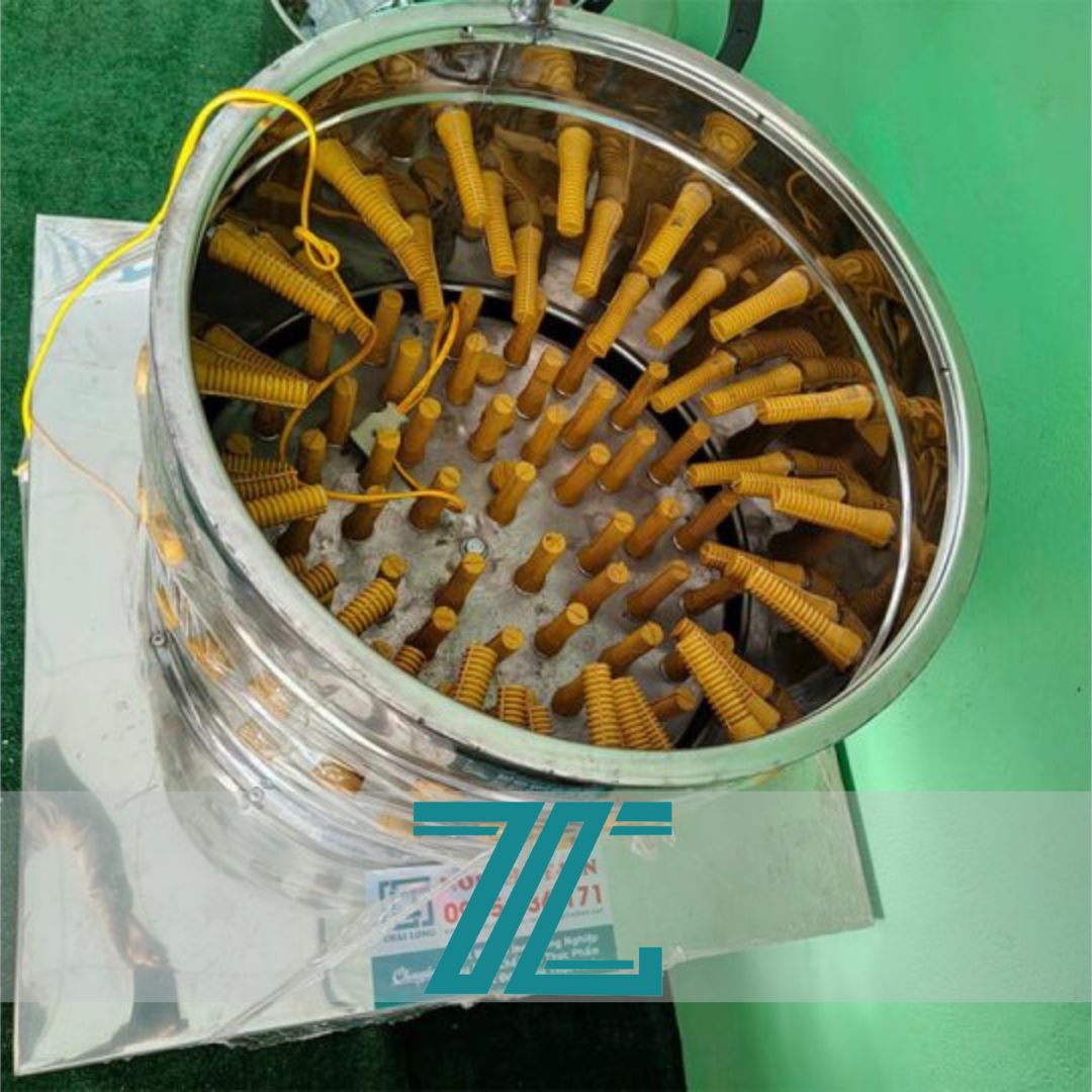 Nếu bạn đang tìm kiếm một thiết bị máy vặt lông gà vận hành ổn định, lông sạch 98%, chất lượng inox 304 bền đẹp, dễ sử dụng và dễ bảo trì – hãy đến với Điện máy Thái Long.